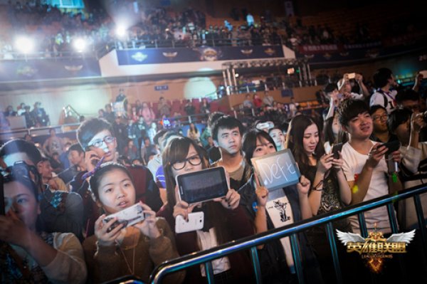 WE官方：与主教练chengz正式解约，恢复自由人身份